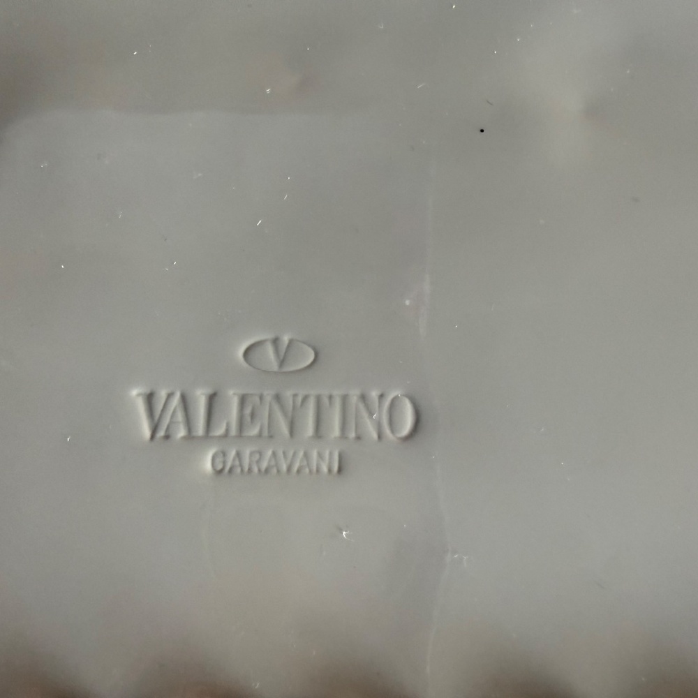 Valentino Garavani nude patent leather clutch/wristlet - Picture 3 of 6